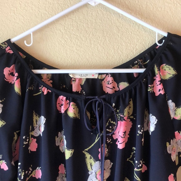 Le Lis Floral Boho Dress with Bell Sleeves - Picture 6 of 6